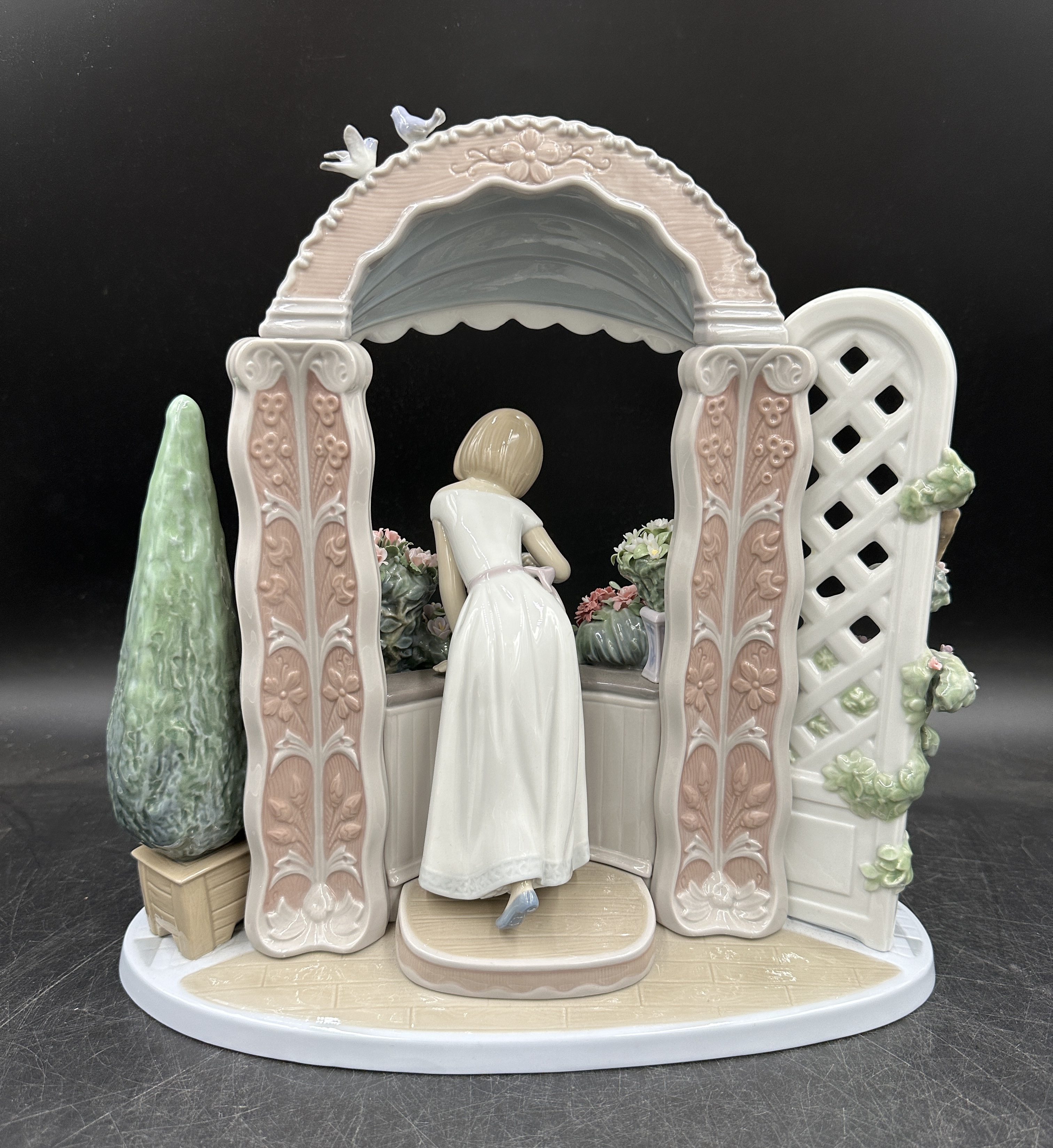 A Lladro Utopia collection porcelain figure "Romantic Feelings", No. 8250. 31cm h x 32cm w approx. - Image 2 of 8