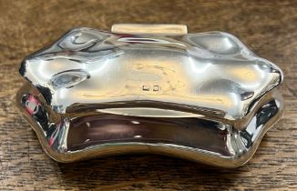 An Art Nouveau silk lined silver trinket box Birmingham 1909, maker Robert Chandler. Weight 100gm.