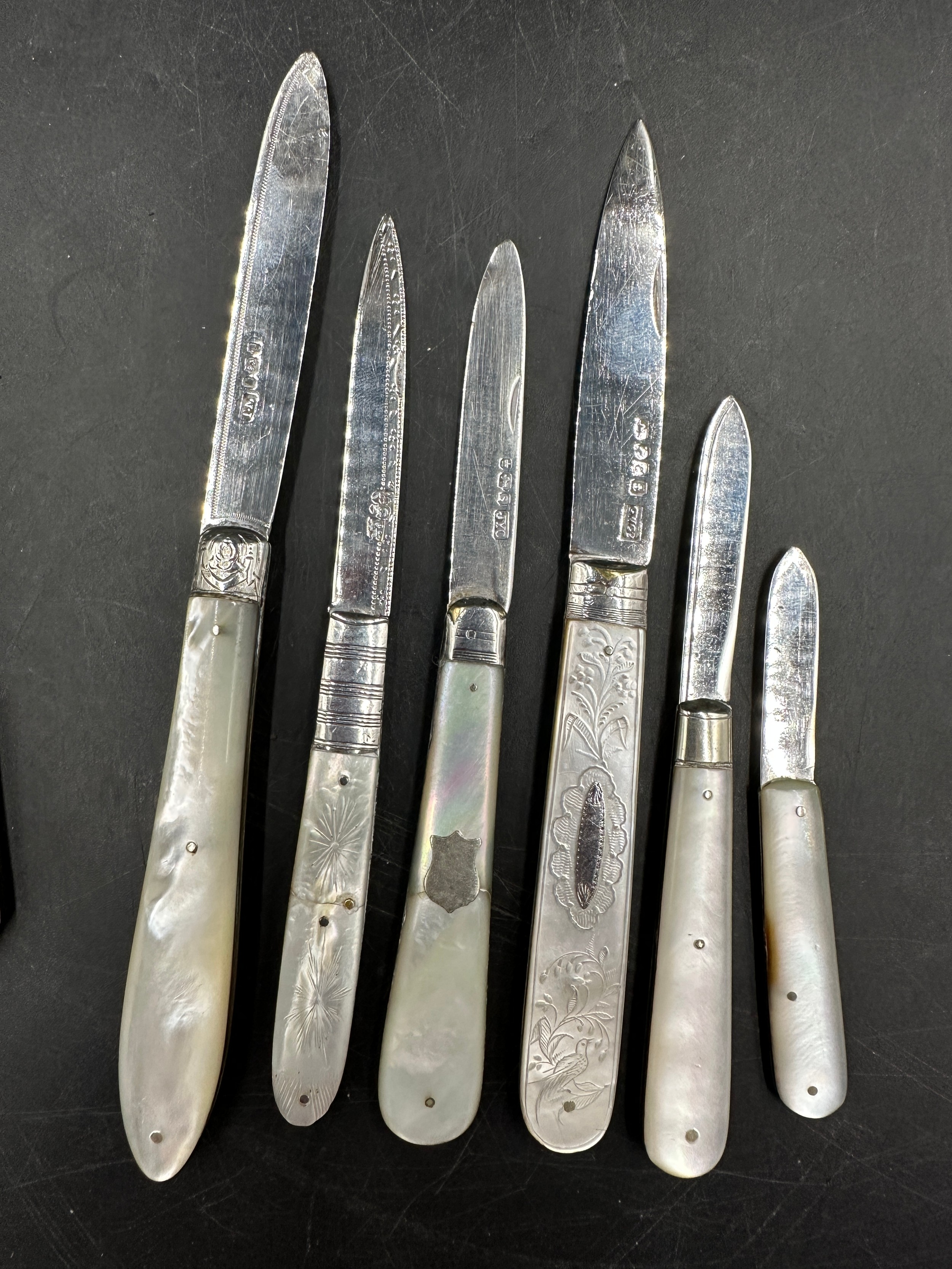 A collection of six hallmarked silver mother of pearl fruit knives and a cylindrical case with - Image 3 of 8