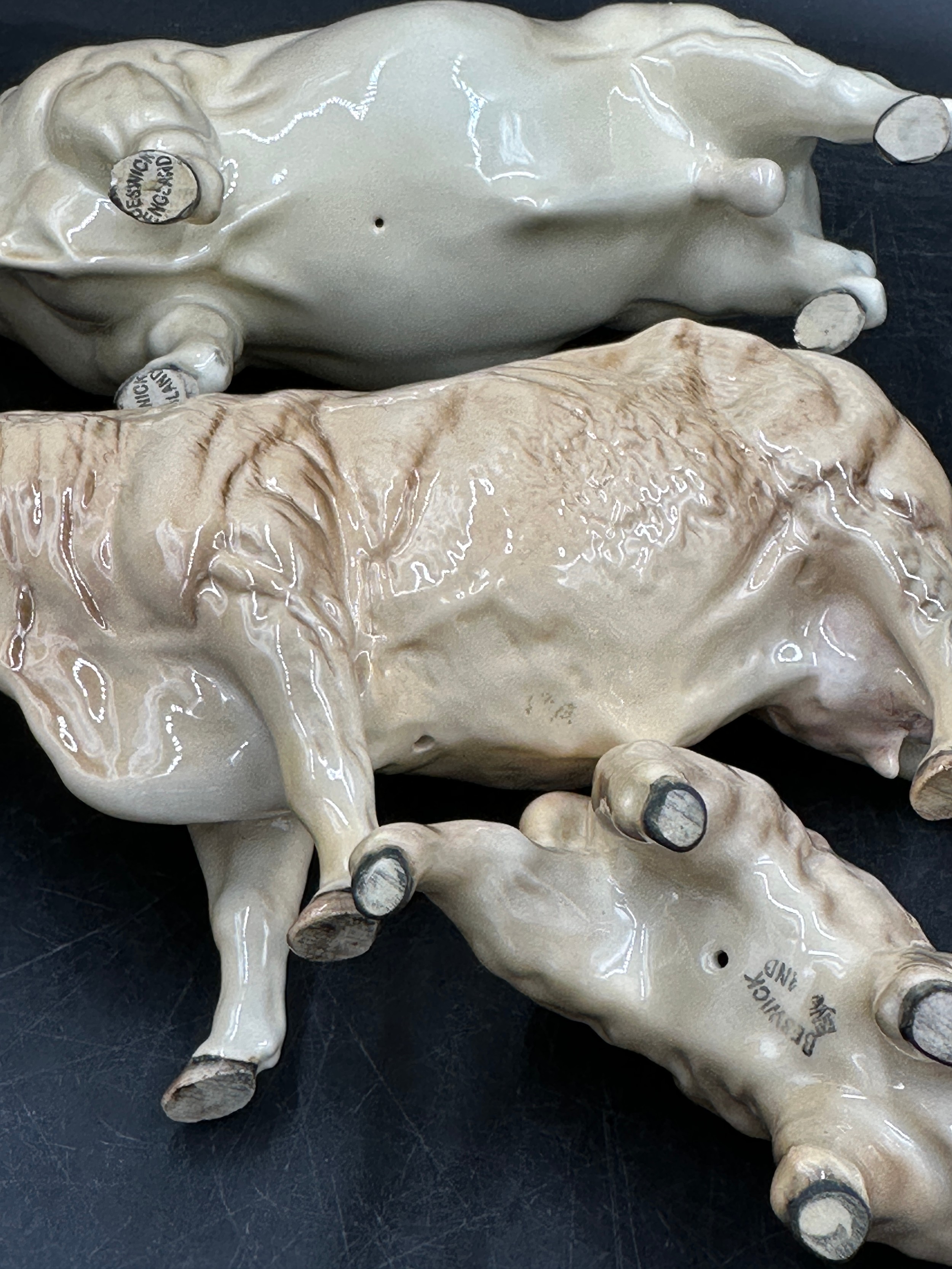 A collection of seven Beswick figures of cattle to include, a Charolais bull, cow and calf, a - Image 5 of 6
