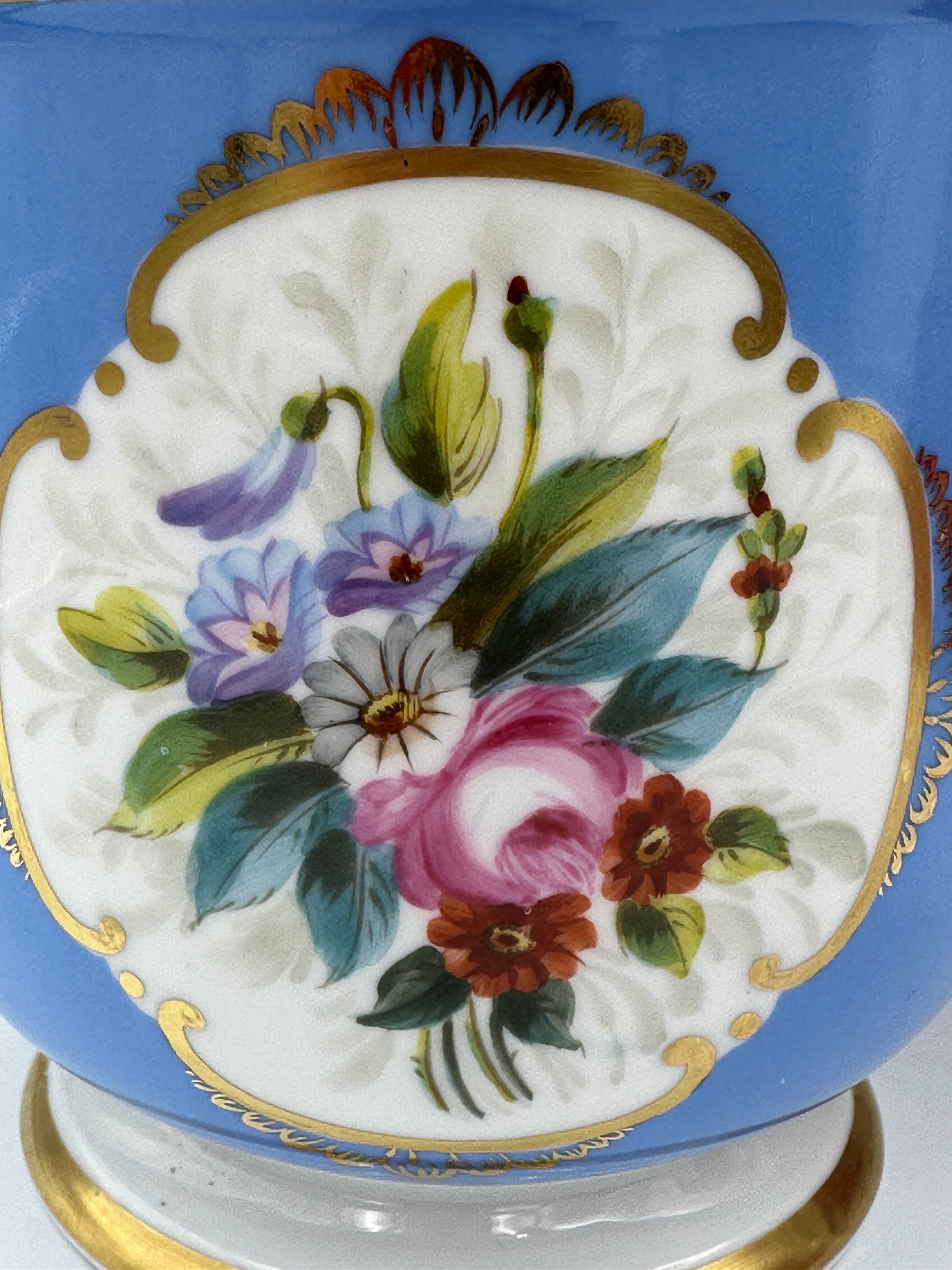 Hand painted and gilded Portuguese Vista Alegre ware to include two planters, largest 18.5cm and - Image 5 of 5