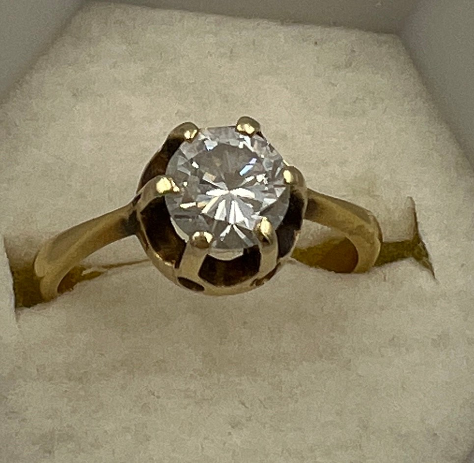 A solitaire diamond ring, 0.84ct approx, set in 18 carat yellow gold. Size J. Weight 2.9gm.