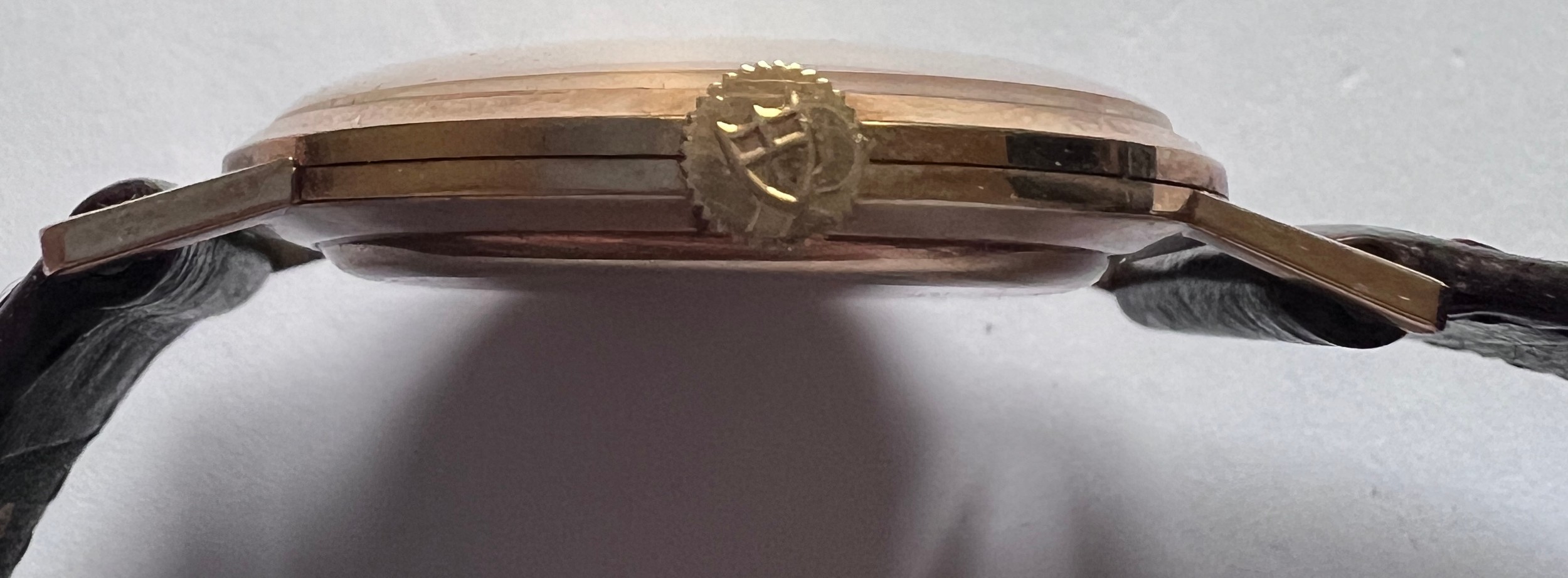 A gentleman's Tudor Geneve quartz 9ct gold wristwatch on brown leather strap with date aperture, - Image 5 of 7