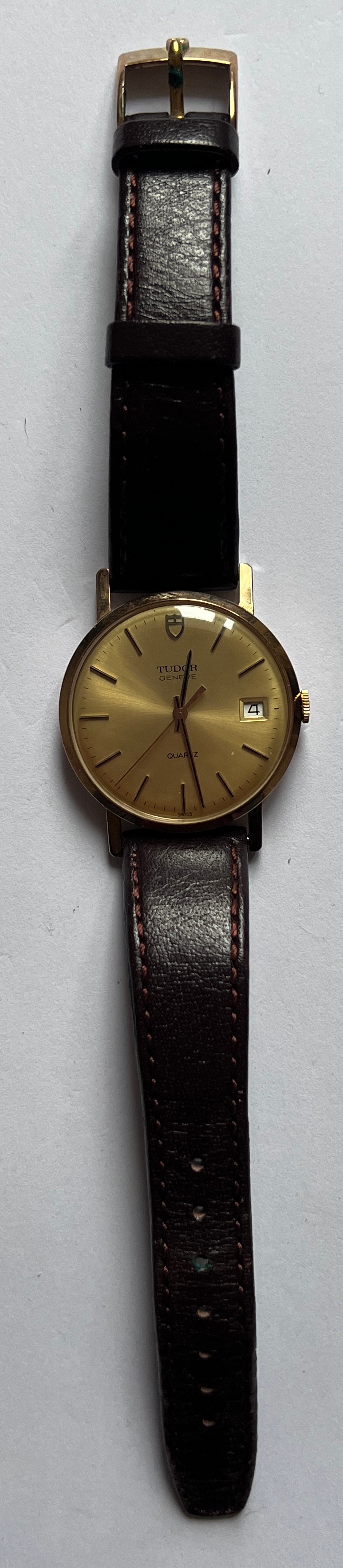 A gentleman's Tudor Geneve quartz 9ct gold wristwatch on brown leather strap with date aperture, - Image 2 of 7