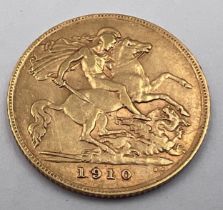 An Edward VII 1910 half gold sovereign. 4gm.