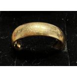 A 22 carat gold wedding band. Size L. Weight 5.1gm. Size L.