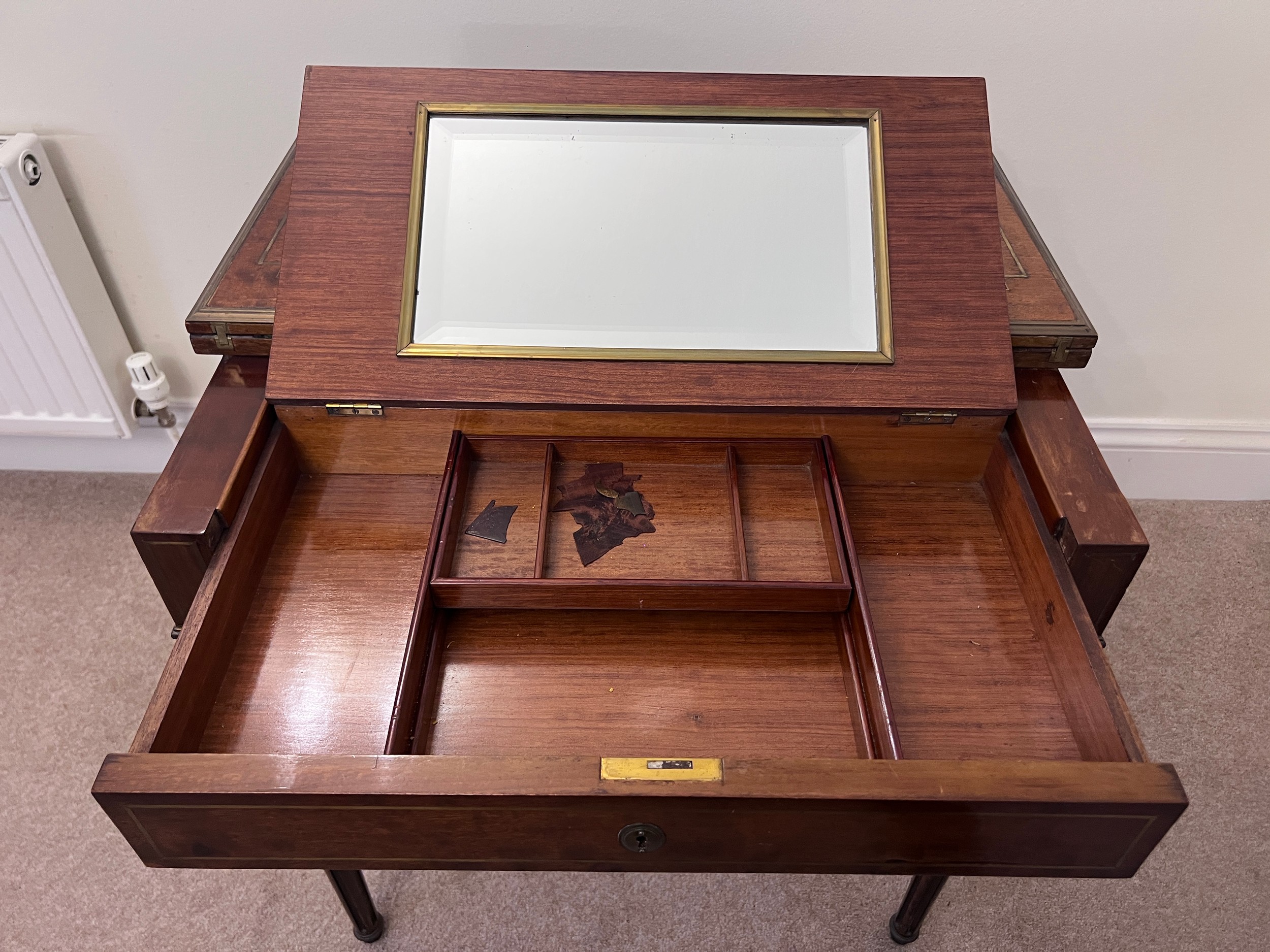 A metamorphic continental mahogany and brass inlaid dressing/card table. 71 x 45.5 x 75cm h. Open - Image 3 of 11