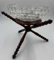 A Georgian mahogany treen cat stand with later addition to hold good quality bowl. 27.5cm h.