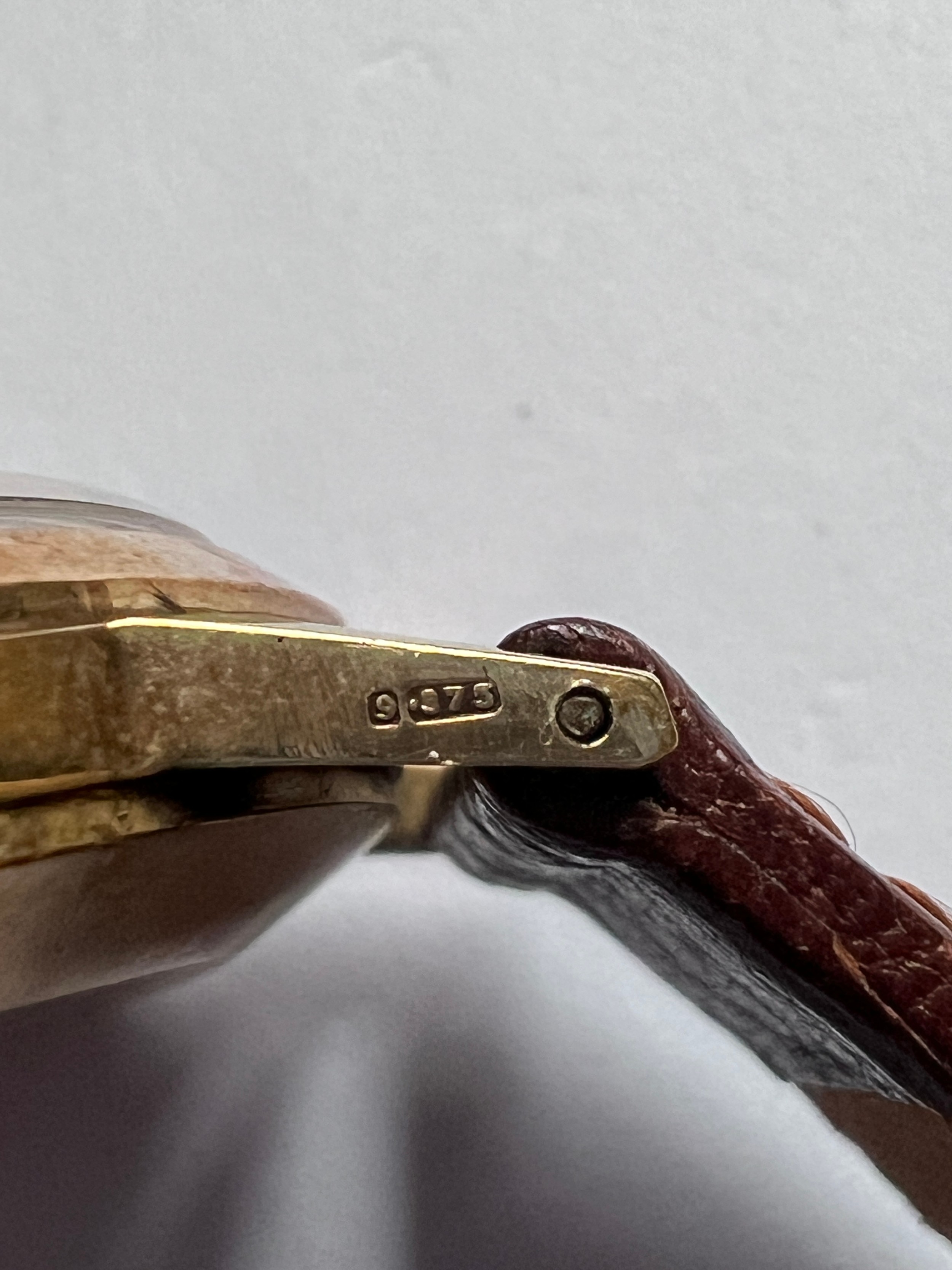 A 1950's Tudor Royal 9ct gold wristwatch on camel grain leather strap. Stamped to inner case - Image 5 of 8