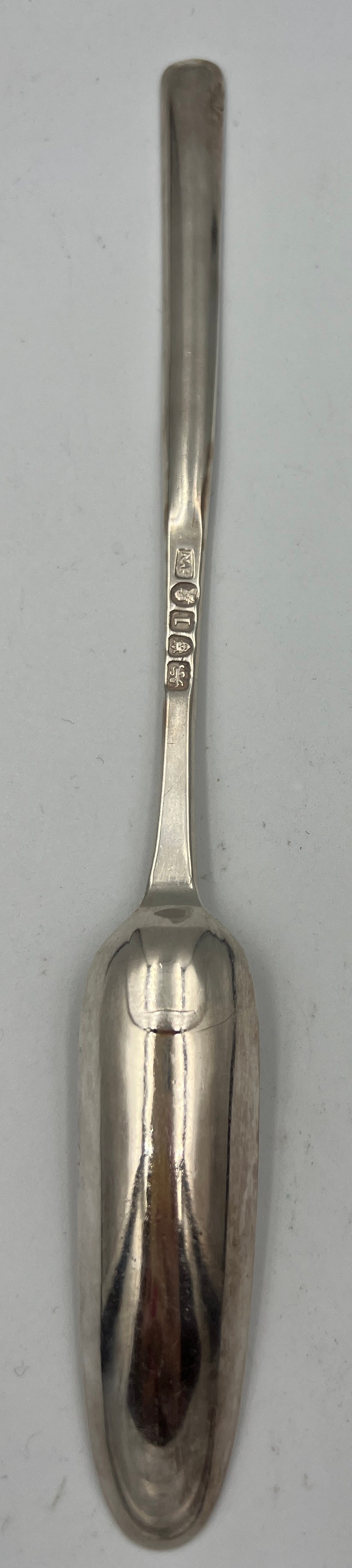 A silver marrow scoop London 1786, maker probably Thomas Northcote. Weight 39gm. - Image 3 of 4