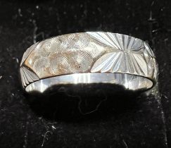 A 18 carat white gold wedding band. Weight 3.2gm. Size M.