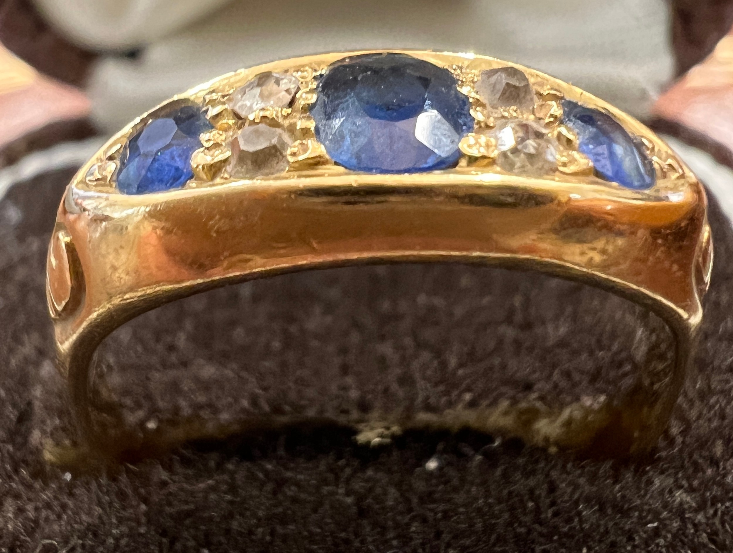 An 18 carat sapphire and diamond ring. Size P. Weight 4gm. - Image 2 of 4