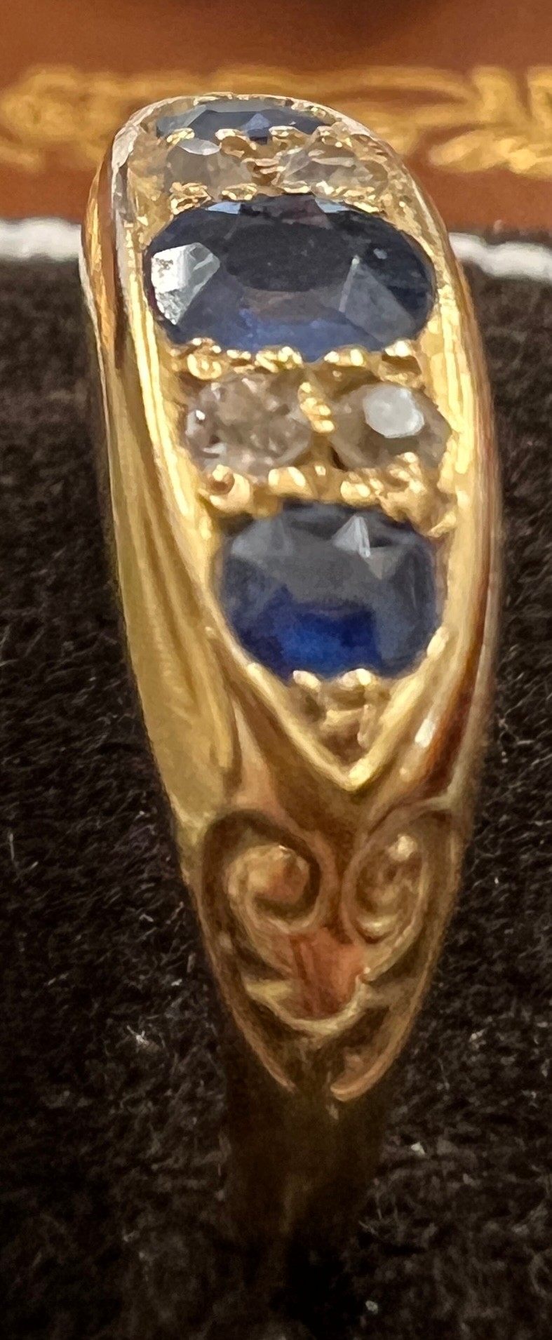 An 18 carat sapphire and diamond ring. Size P. Weight 4gm. - Image 3 of 4