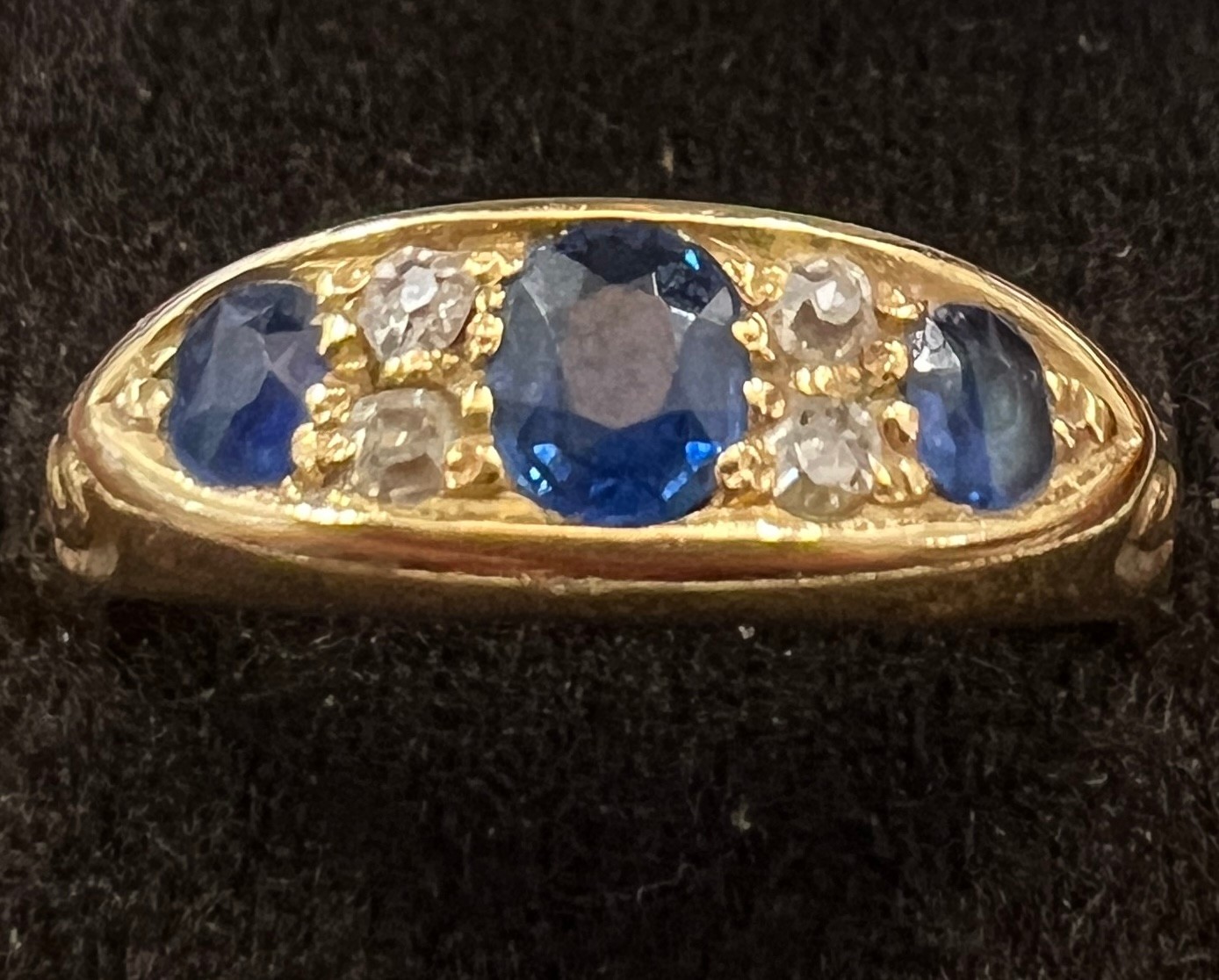 An 18 carat sapphire and diamond ring. Size P. Weight 4gm. - Image 4 of 4