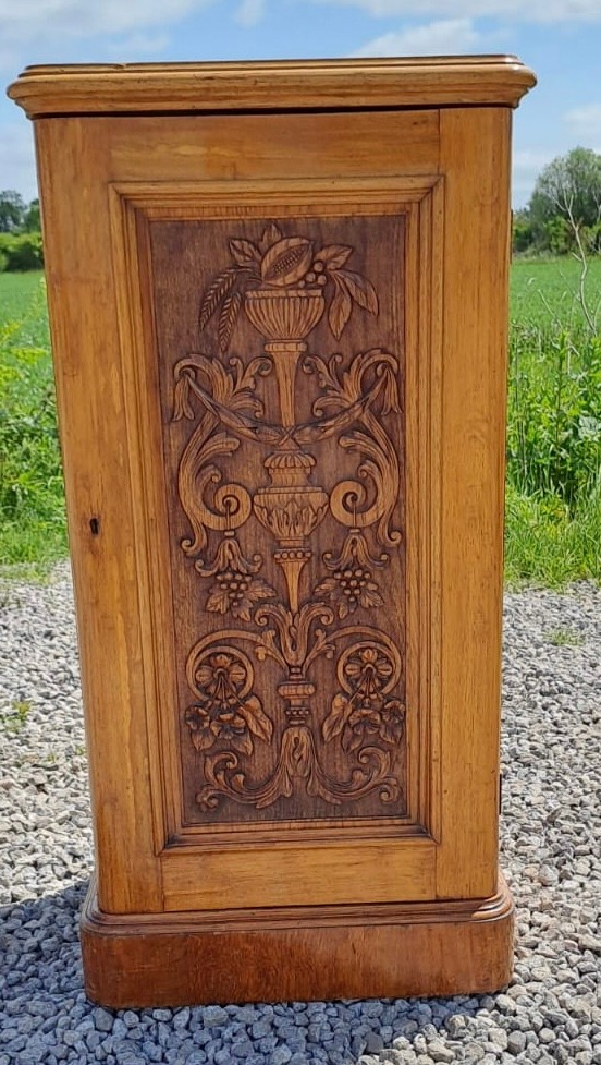 A 19thC oak pot cupboard with single carved door to the front. 100cm h x 50cm w x 44cm d.