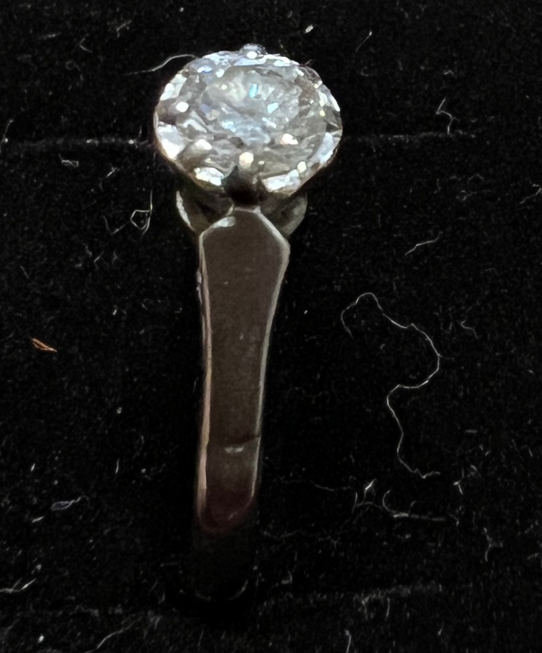 An 18 carat white gold solitaire diamond ring. Size L. Weight 2.6gm. - Image 4 of 5