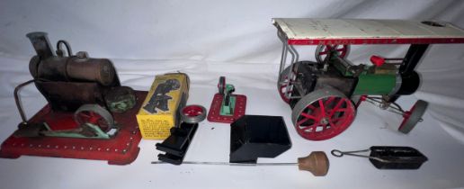 A Mamod T.E.1A reversing Traction Engine and other Mamod accessories to include S.E.L. 3050 Model