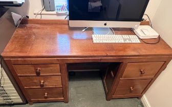An oak Rabbitman Peter Heap of Wetwang kneehole desk/dressing table with three drawers to one side