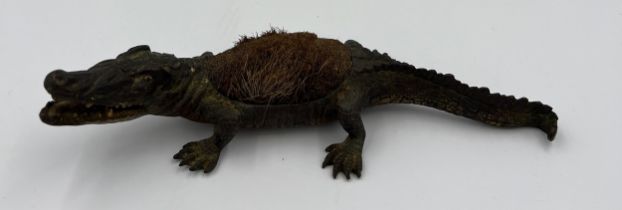 A 19thC cold painted bronze pen wipe in the form of an alligator. 22cm l.