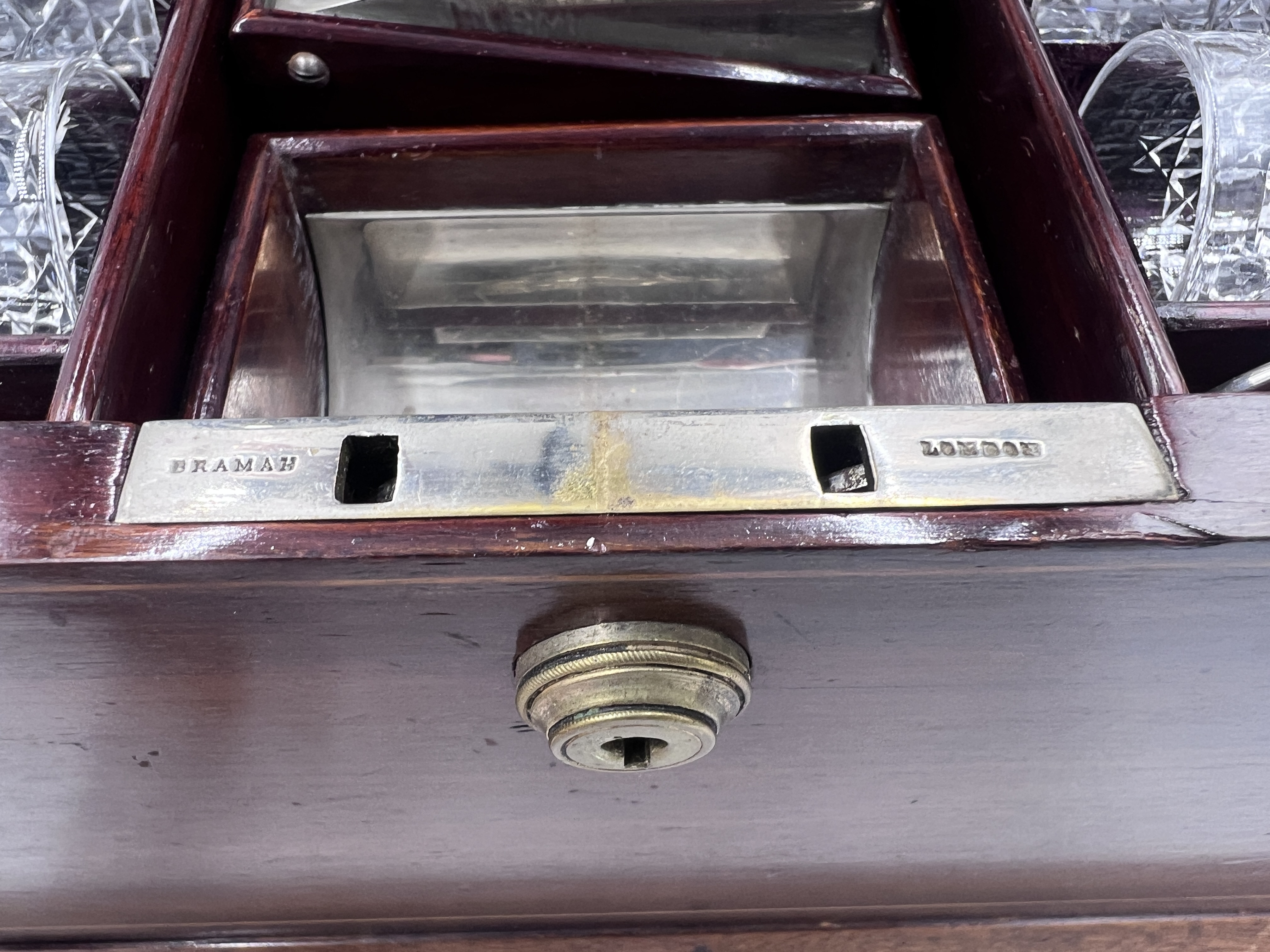 An Edwardian mahogany inlaid cut glass tantalus and games box containing cigar cutter, silver plated - Image 5 of 14