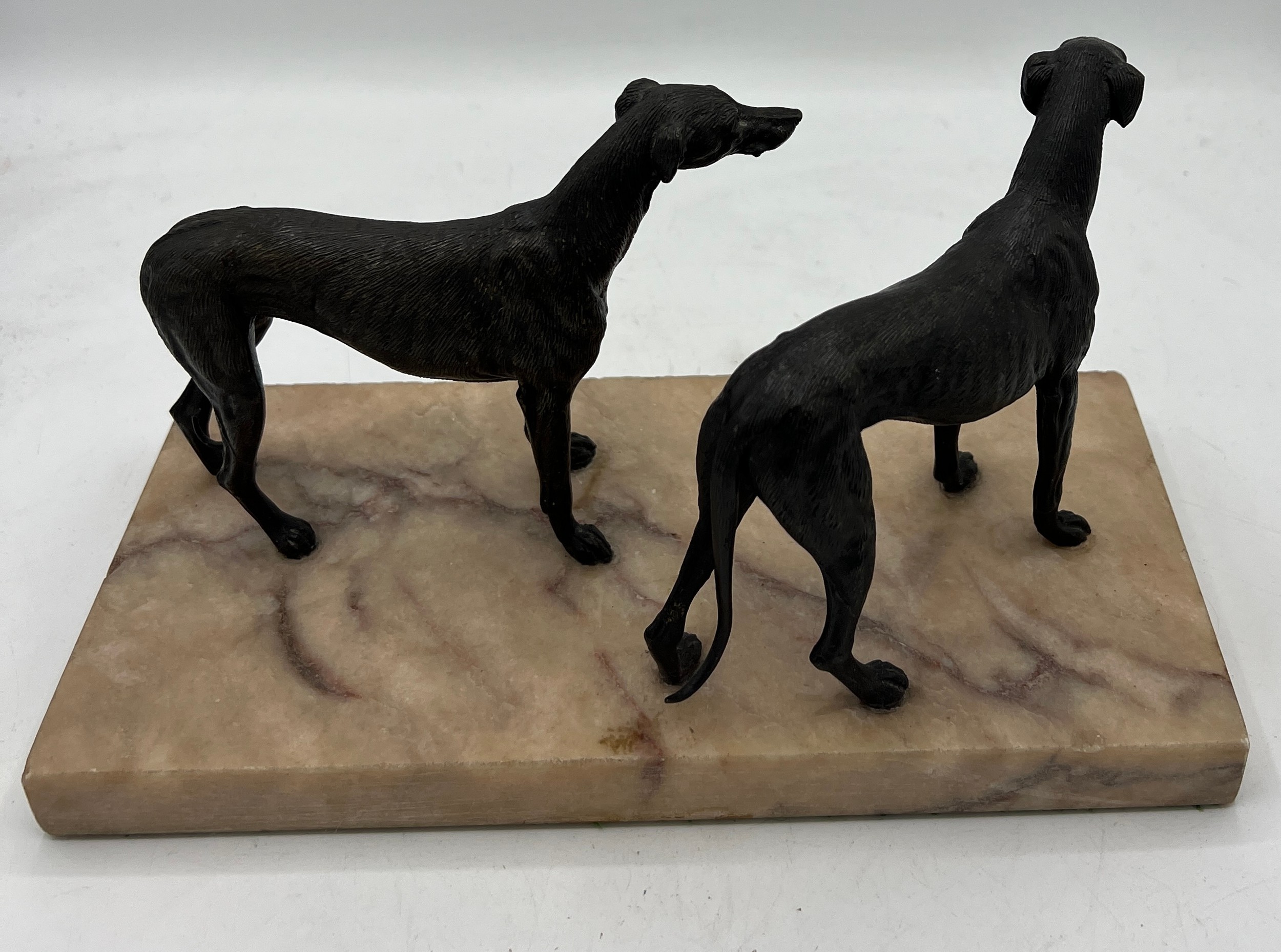 Unsigned bronze sculpture depicting two hound dogs on a marble base. 14cm h. - Image 5 of 6