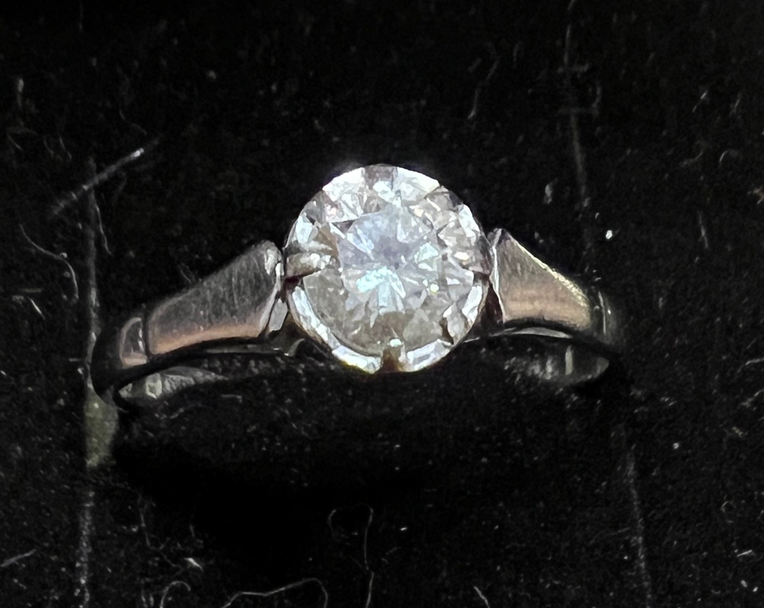 An 18 carat white gold solitaire diamond ring. Size L. Weight 2.6gm. - Image 5 of 5