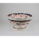 A large Copeland Spode 'Japanese' pedestal bowl with wavy rim and gilt embellishments, 32cm