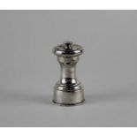 A George V silver pepper mill maker Hukin & Heath, Birmingham 1928, 8cm