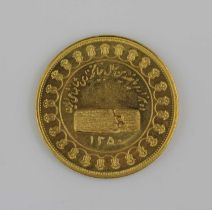 An Iran gold medallion commemorating the 2500th Anniversary of the Persian Monarchy, diameter