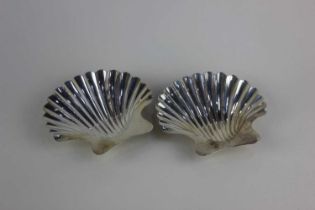 A pair of sterling possibly American silver shell shaped dishes on ball feet, 5.1oz, 11.5cm