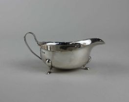 A George V silver sauce boat maker Aynsley Brothers Birmingham 1931, 3.7oz 15.5cm