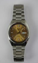 A Seiko5 stainless steel day and date automatic wristwatch