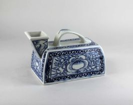 A Chinese blue and white ceramic urinal / chamber pot 21cm