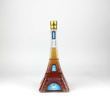 Deribaucourt fine cognac in novelty eiffel tower shaped bottle, 70cl, 40% vol *sold as seen