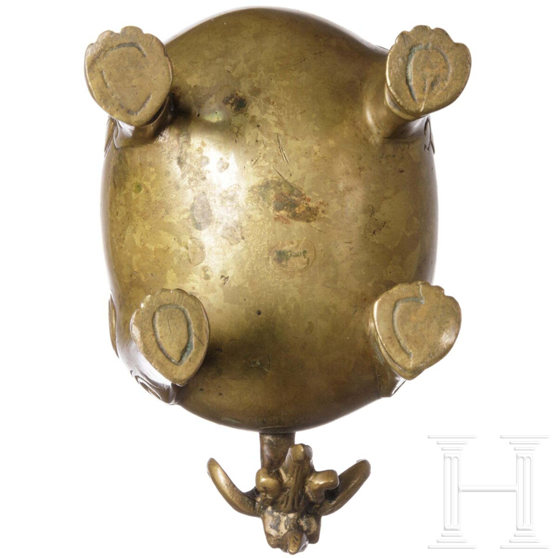 Bronzegefäß in Form eines Fo-Hundes, China, 1. Hälfte 20. Jhdt.  - Bild 5 aus 6