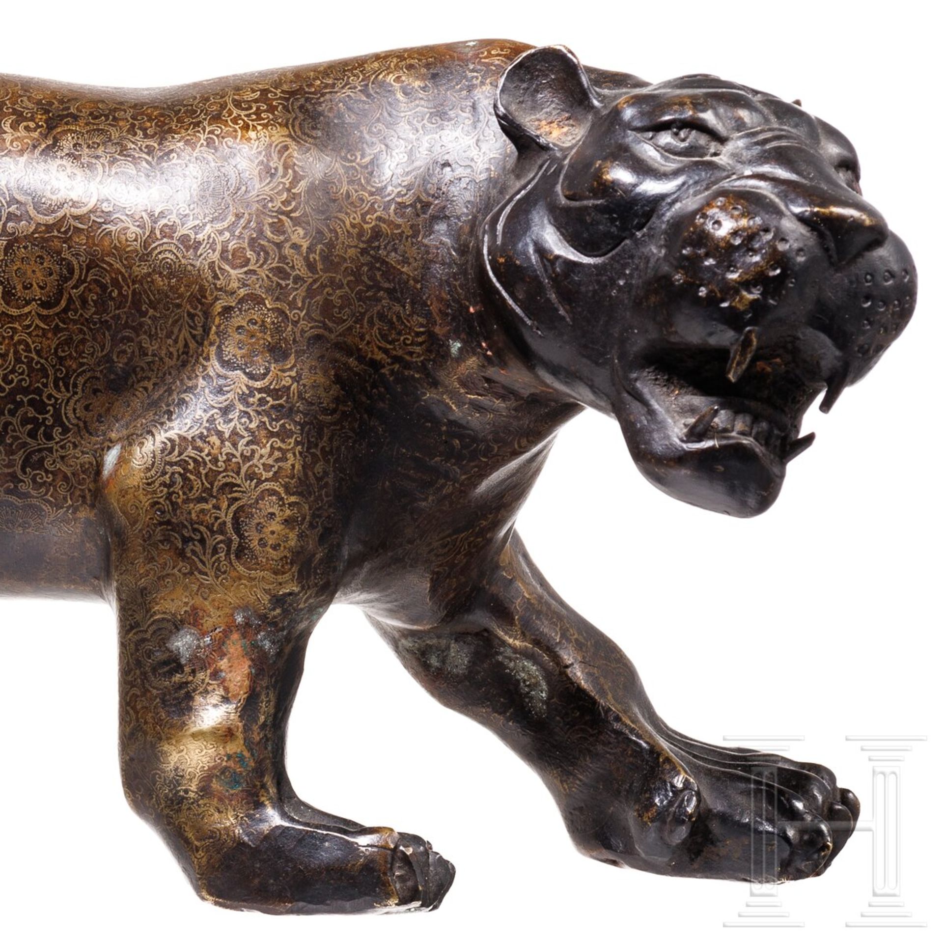 Floral geätzter Bronze-Panther, China, 20. Jhdt. - Image 5 of 5
