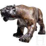 Floral geätzter Bronze-Panther, China, 20. Jhdt.