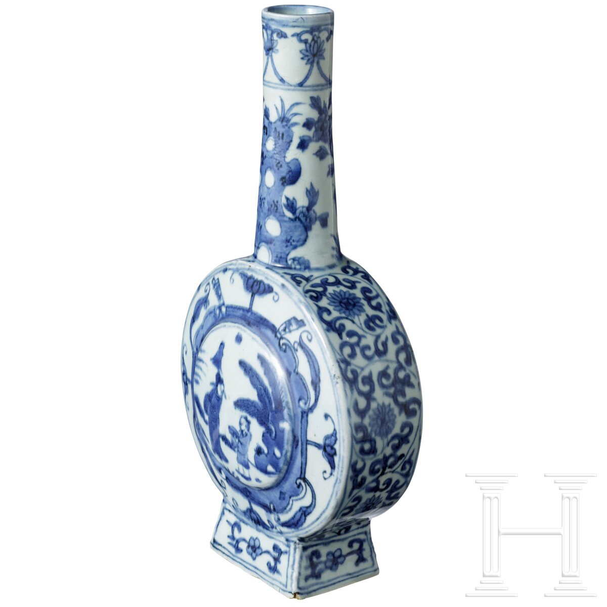 Blau-weiß glasierte Flasche mit Darstellungen eines Beamten und eines Schülers, wohl Wanli-Periode ( - Image 4 of 22