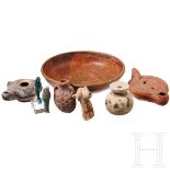 Sechs antike Keramiken und zwei ägyptische Fayencen