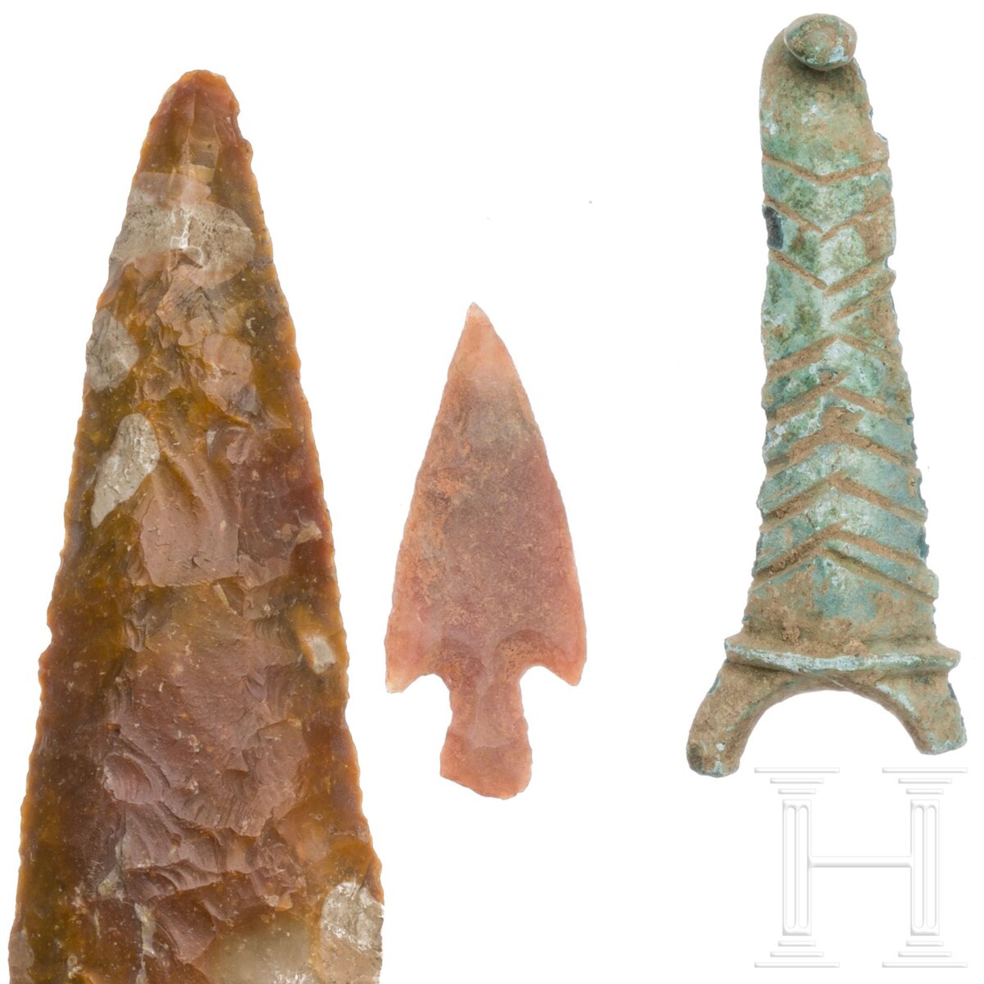 Zwölf antike Bronzeobjekte und fünf neolithische Werkzeuge, 4. Jtstd. v. Chr. - 16. Jhdt. n. Chr. - Image 3 of 3