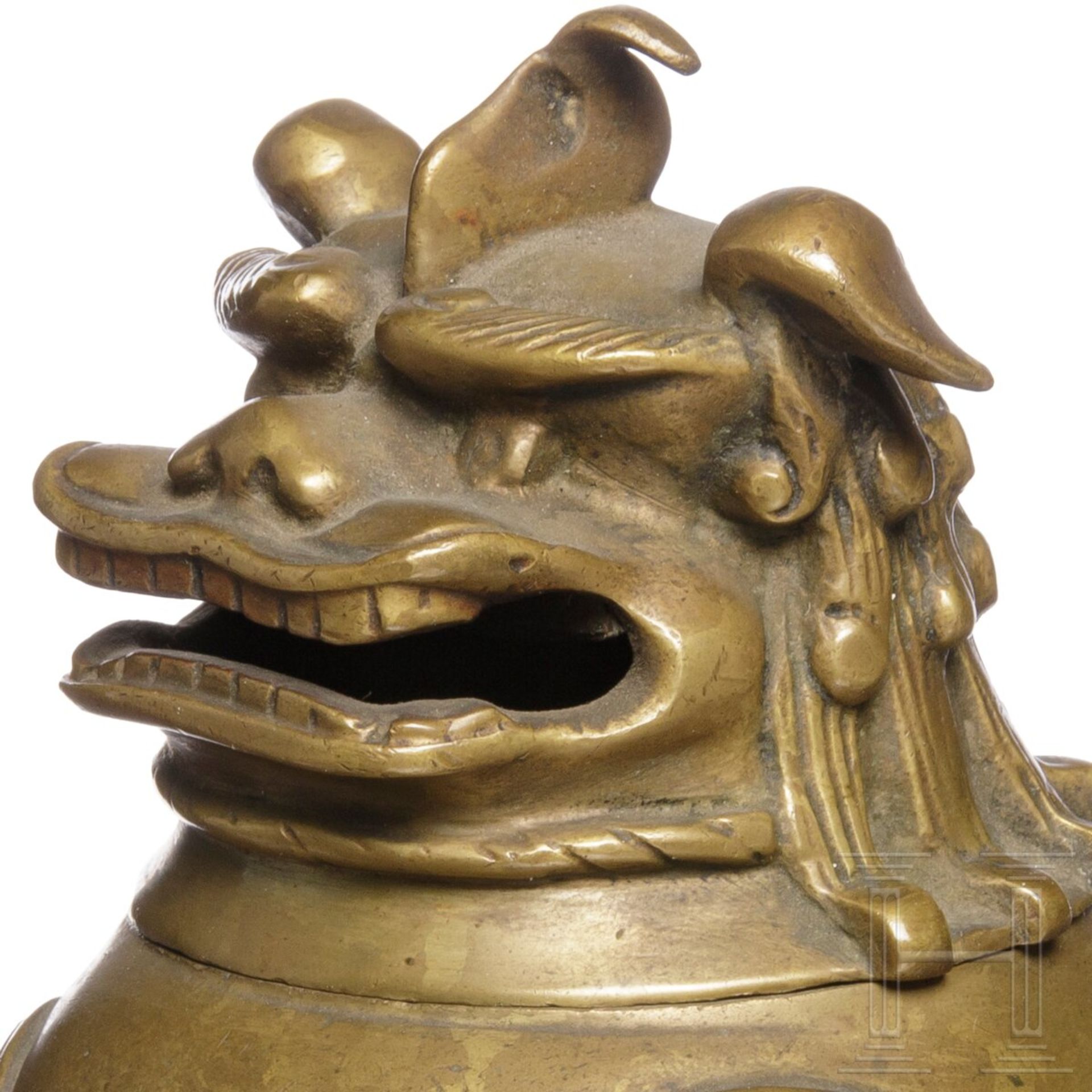 Bronzegefäß in Form eines Fo-Hundes, China, 1. Hälfte 20. Jhdt.  - Bild 6 aus 6