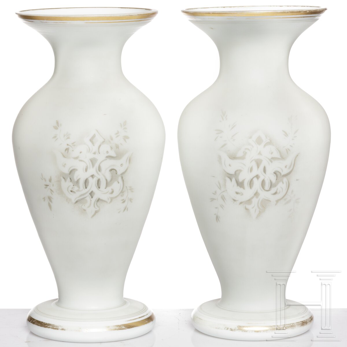 Zwei Milchglasvasen, um 1900 - Image 2 of 3