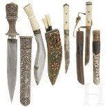 Khukuri, Dughti und zwei kleine Messer, Nepal, um 1900