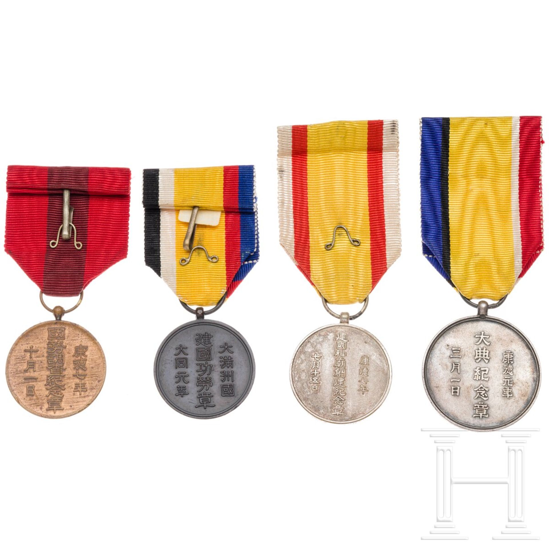 Vier Medaillen, Manchukuo, 1932 - 1945 - Bild 2 aus 2