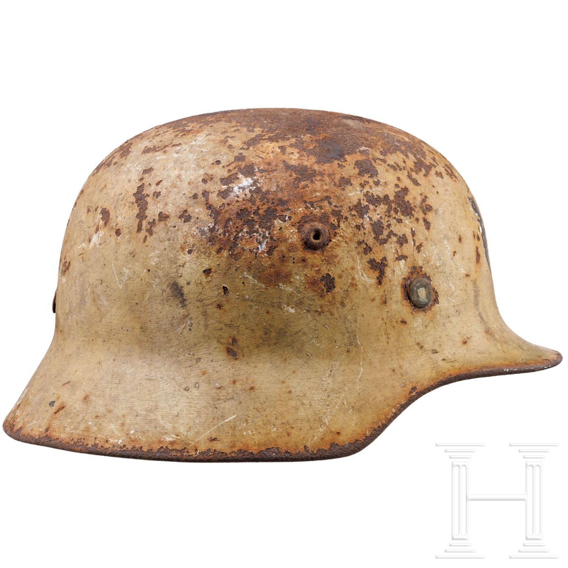 Stahlhelm M 35, deutsch, mit Wintertarnanstrich und belgischem Emblem - Image 2 of 6