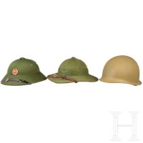 Drei Helme für Dienst in tropischen Gebieten, 2. Hälfte 20. Jhdt.