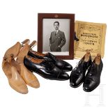 Geschenkfoto von König Peter II., Familienchronik und zwei Paar Schuhe, 1940er - 1950er Jahre