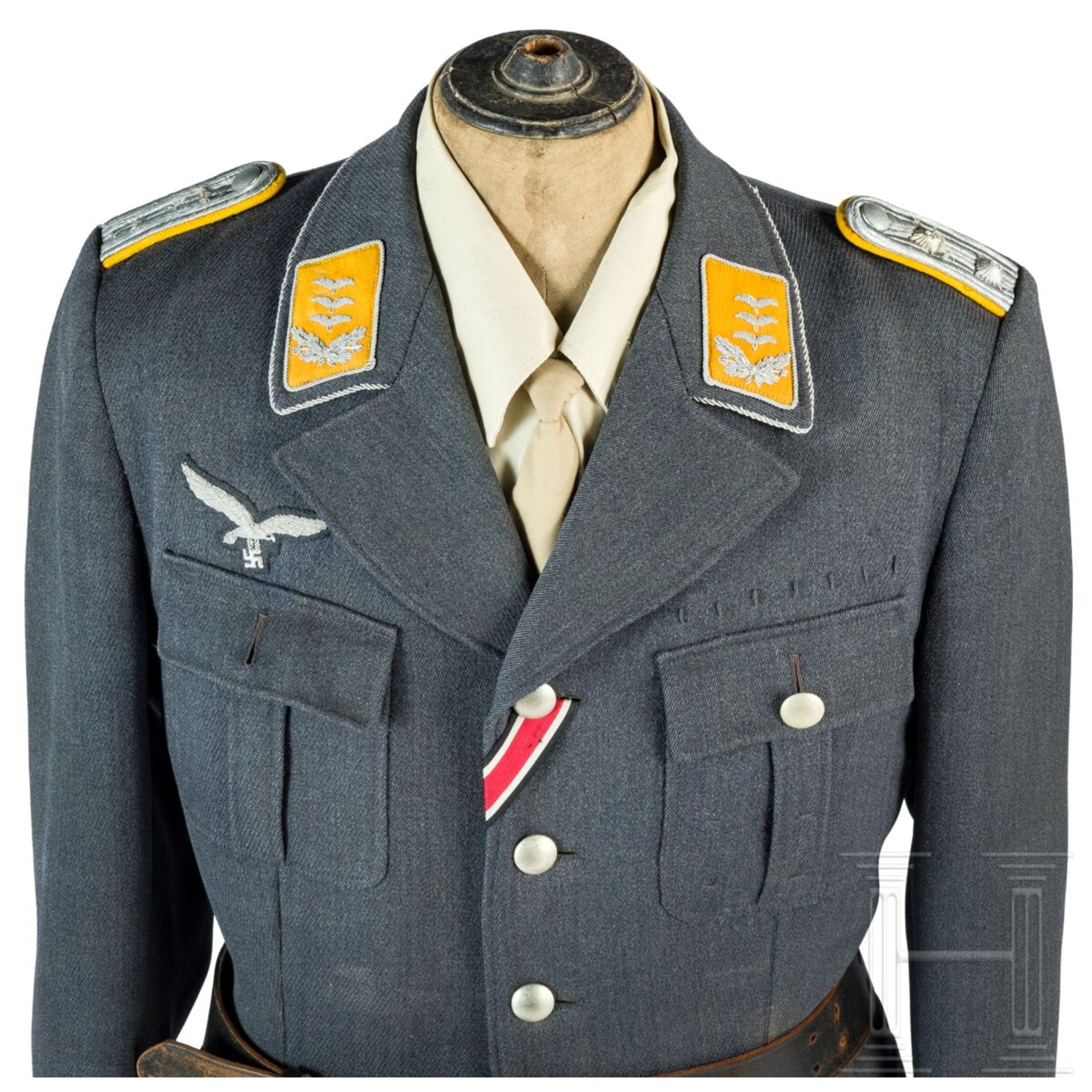 Uniformensemble für einen Hauptmann der Flieger- oder Fallschirmtruppe - Image 2 of 9