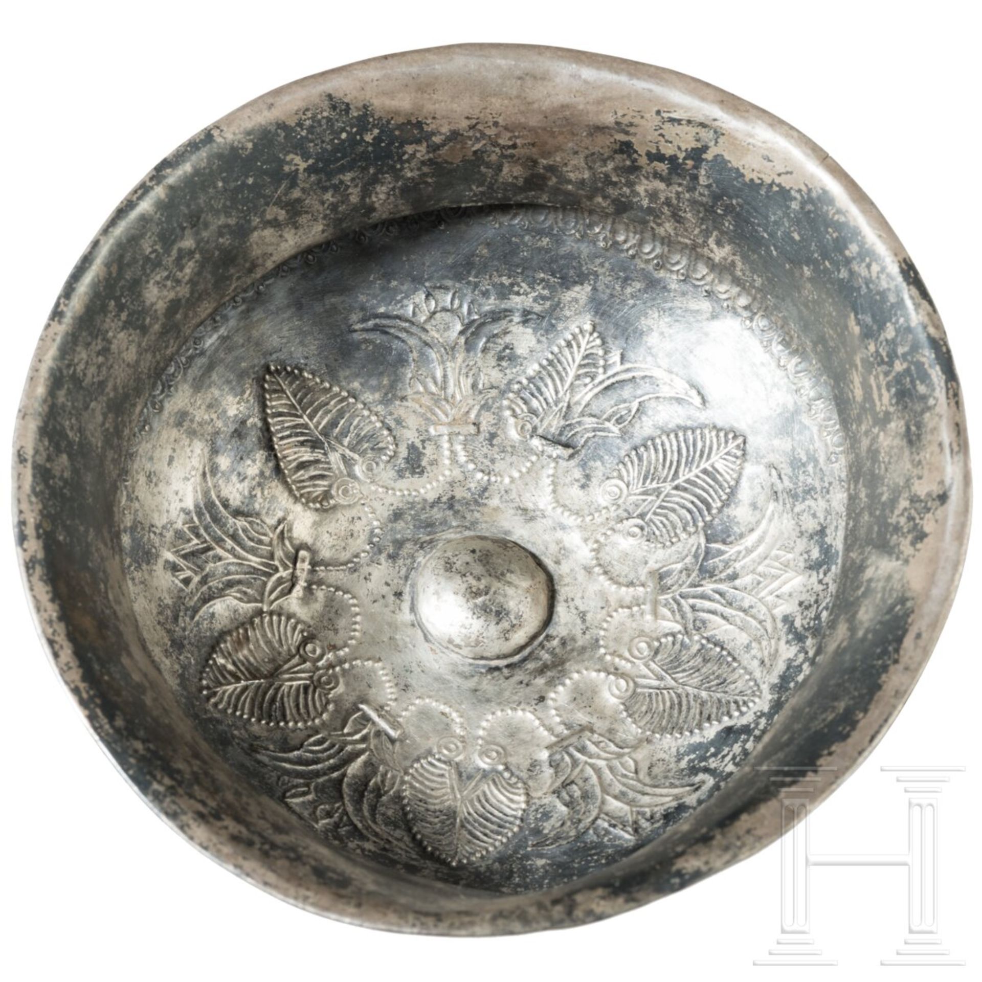 Silberne Phiale mit Lotusdekor, griechisch, 6. - 5. Jhdt. v. Chr. - Bild 2 aus 5