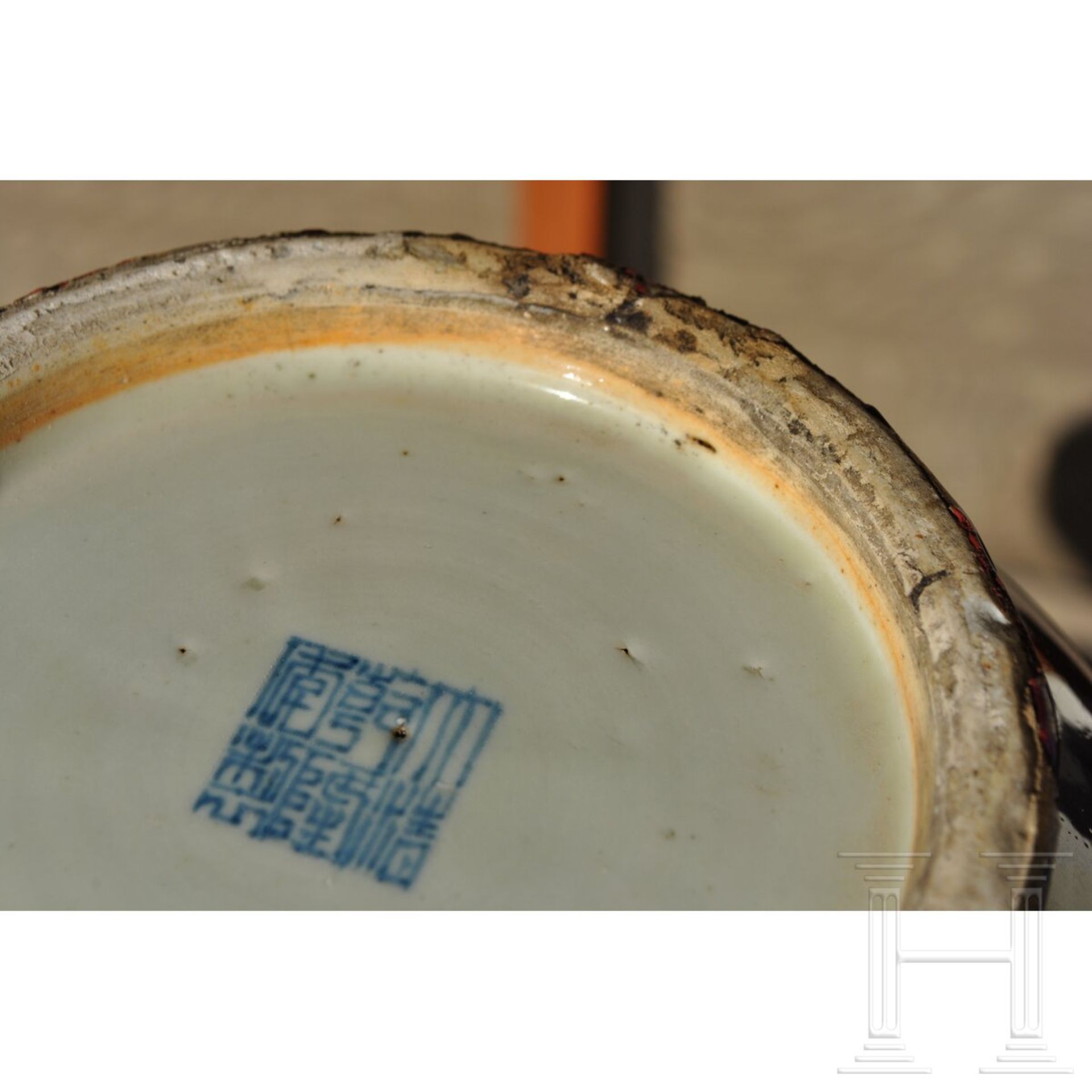Große kupferrote Vase mit Qianlong-Sechszeichenmarke, China, 19./20. Jhdt. - Bild 11 aus 22
